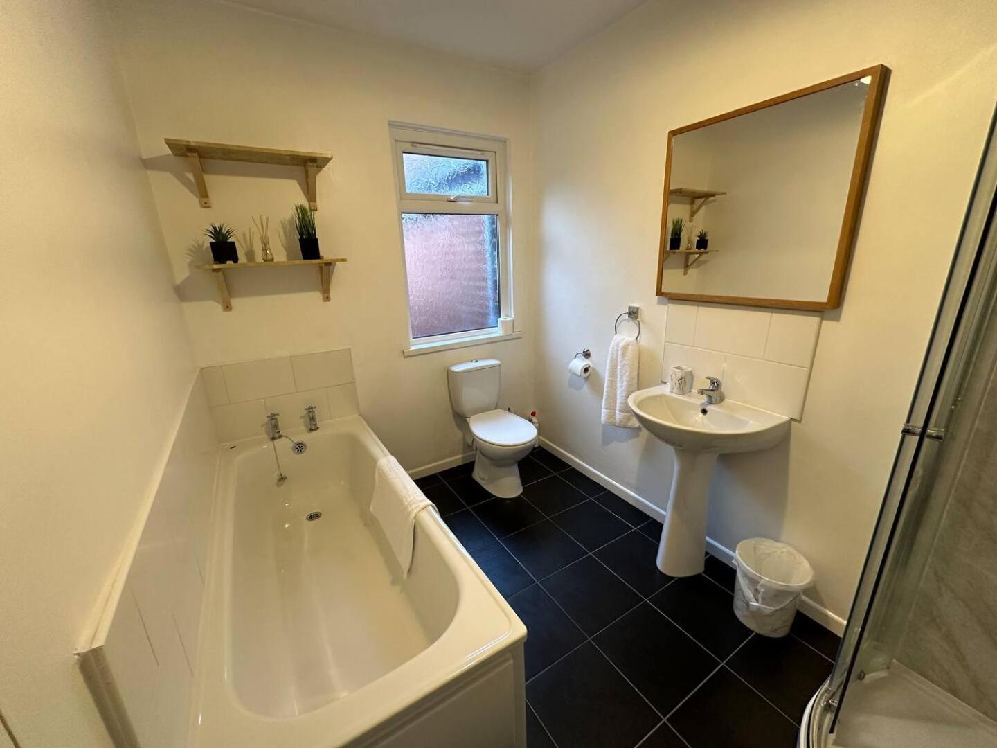 Вилла 2Br Stylish Ormeau Road House Белфаст Экстерьер фото