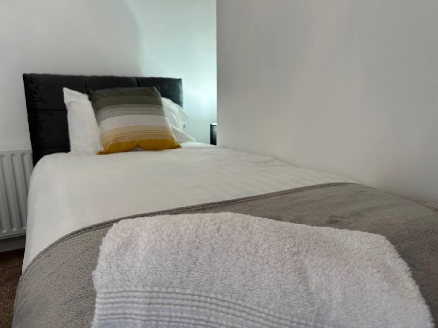 Вилла 2Br Stylish Ormeau Road House Белфаст Экстерьер фото