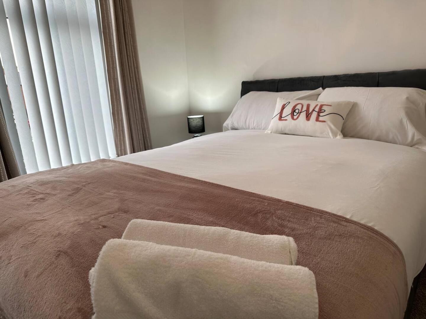 Вилла 2Br Stylish Ormeau Road House Белфаст Экстерьер фото